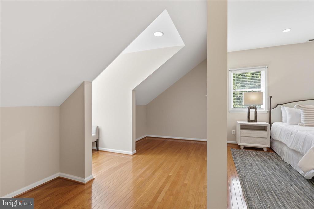 6256 WOODFAIR DRIVE