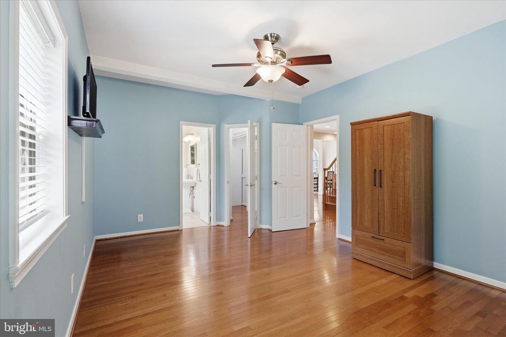 6256 WOODFAIR DRIVE