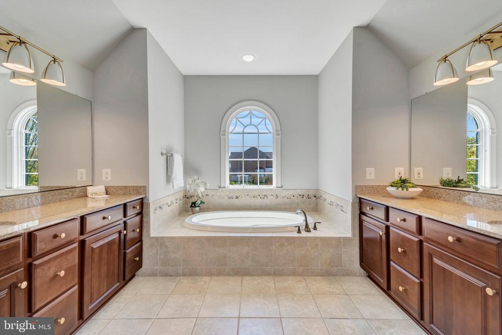 3961 WOODBERRY MEADOW DRIVE