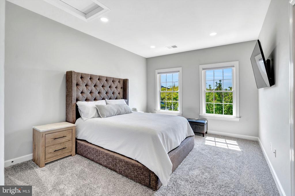 3961 WOODBERRY MEADOW DRIVE