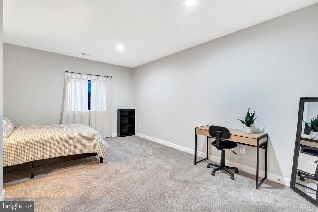3961 WOODBERRY MEADOW DRIVE
