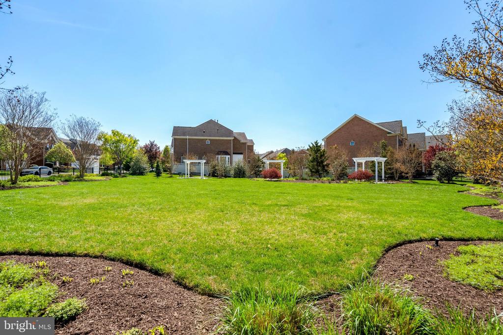 3961 WOODBERRY MEADOW DRIVE