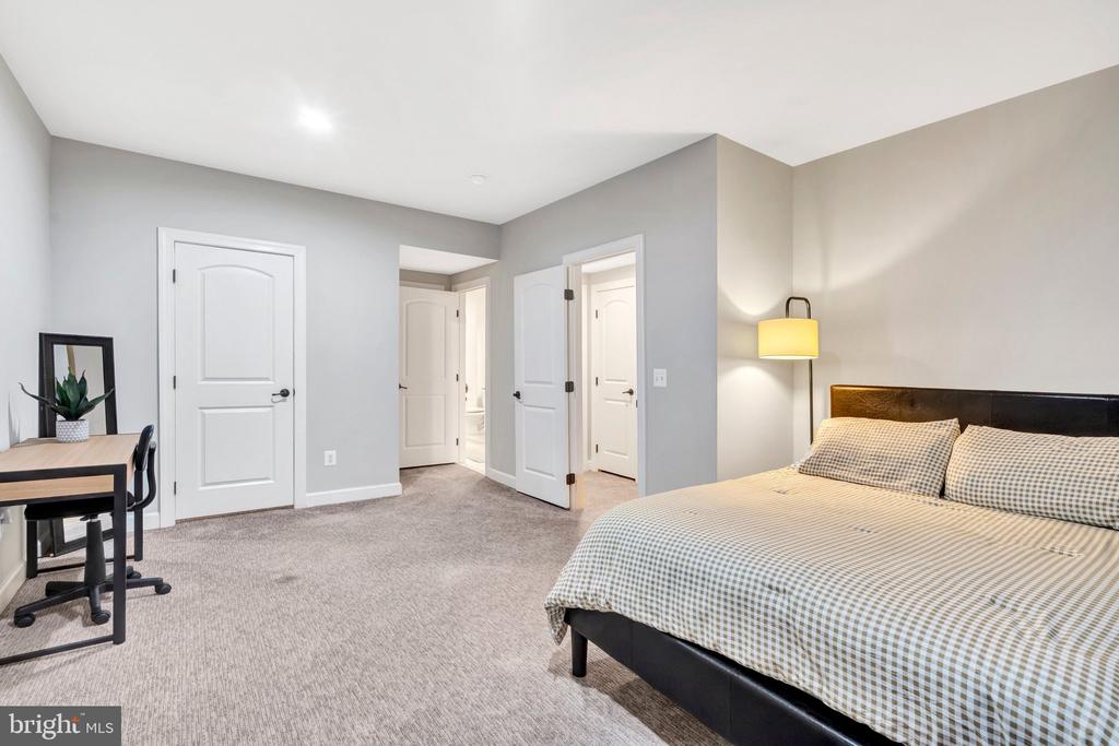 3961 WOODBERRY MEADOW DRIVE