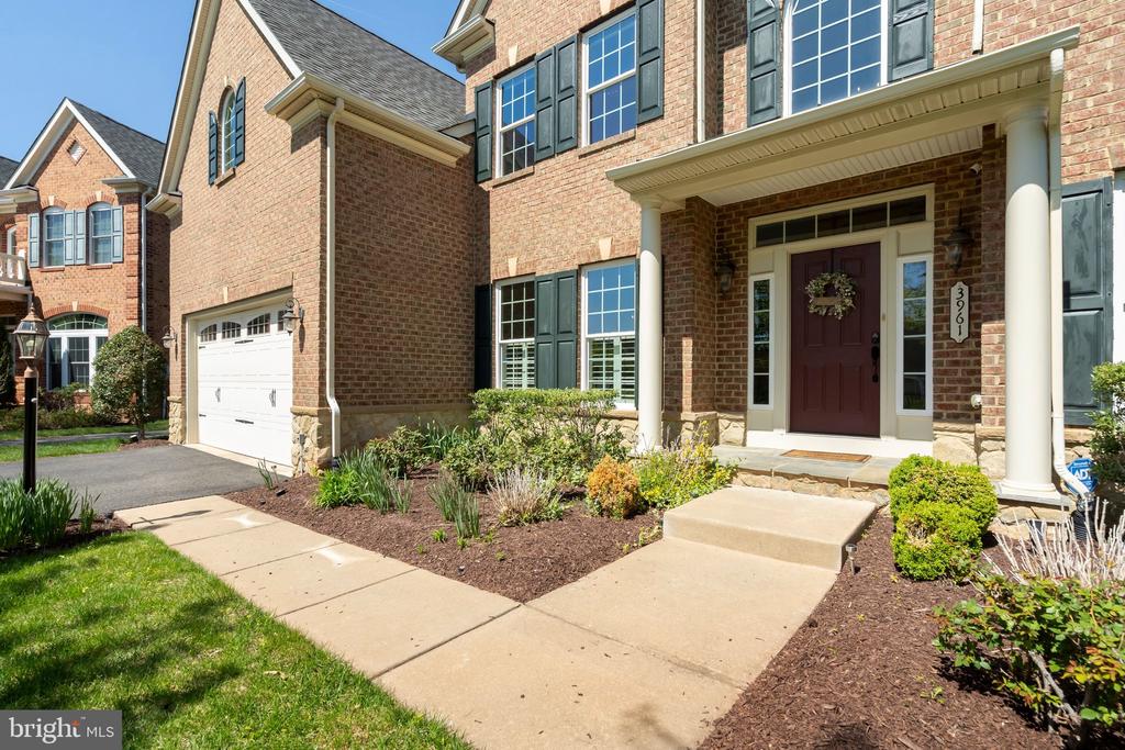 3961 WOODBERRY MEADOW DRIVE