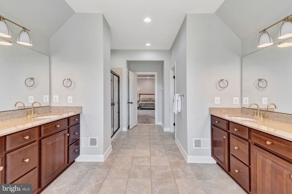 3961 WOODBERRY MEADOW DRIVE