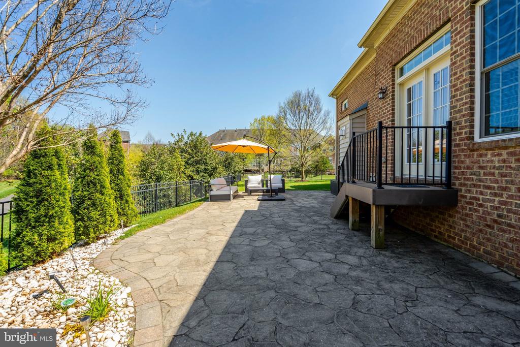 3961 WOODBERRY MEADOW DRIVE
