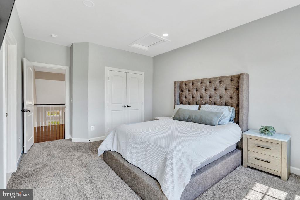 3961 WOODBERRY MEADOW DRIVE