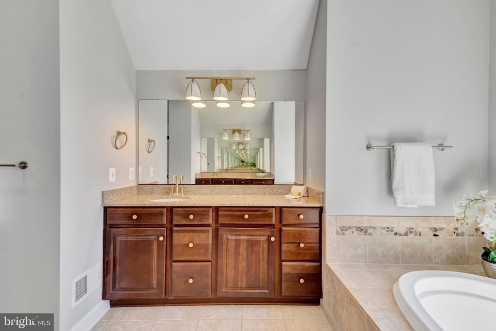 3961 WOODBERRY MEADOW DRIVE