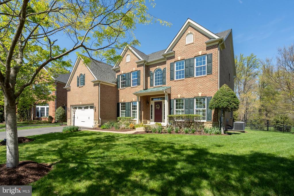 3961 WOODBERRY MEADOW DRIVE