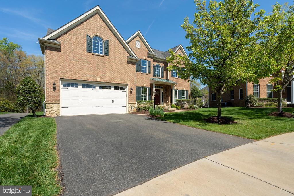 3961 WOODBERRY MEADOW DRIVE