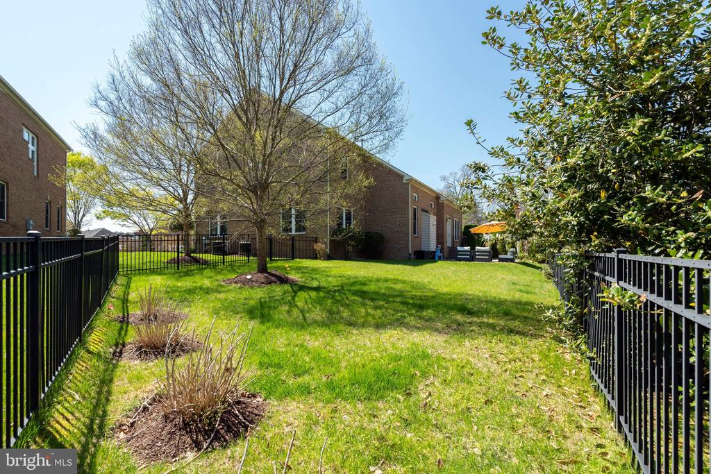 3961 WOODBERRY MEADOW DRIVE