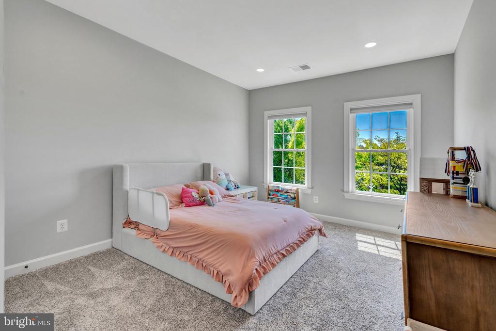 3961 WOODBERRY MEADOW DRIVE