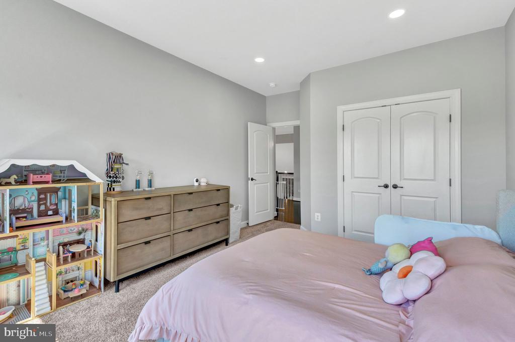3961 WOODBERRY MEADOW DRIVE