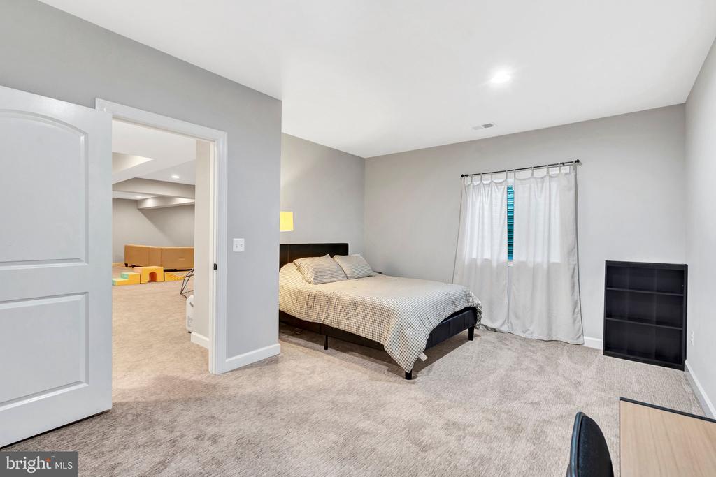 3961 WOODBERRY MEADOW DRIVE