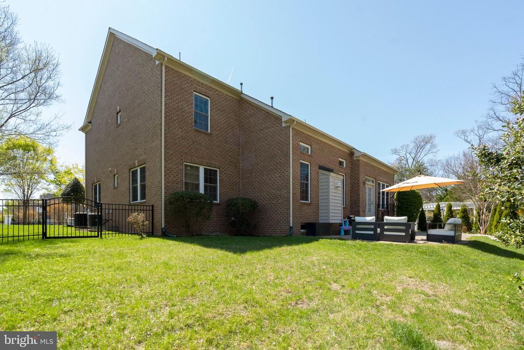 3961 WOODBERRY MEADOW DRIVE