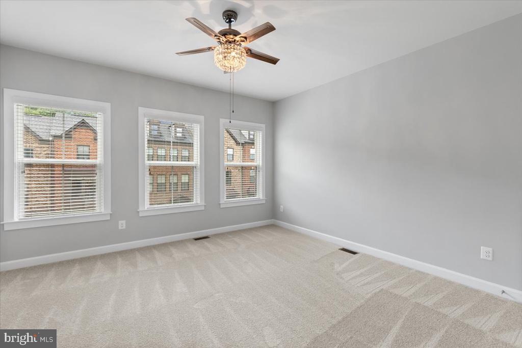 3117 SUNDROPS COURT