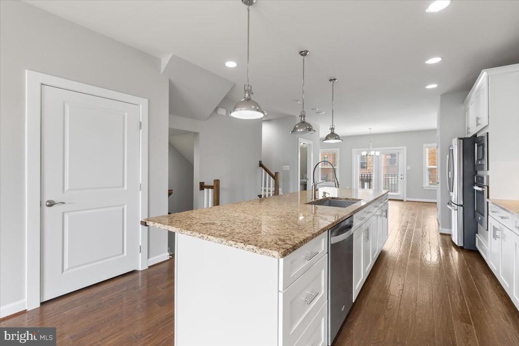 3117 SUNDROPS COURT