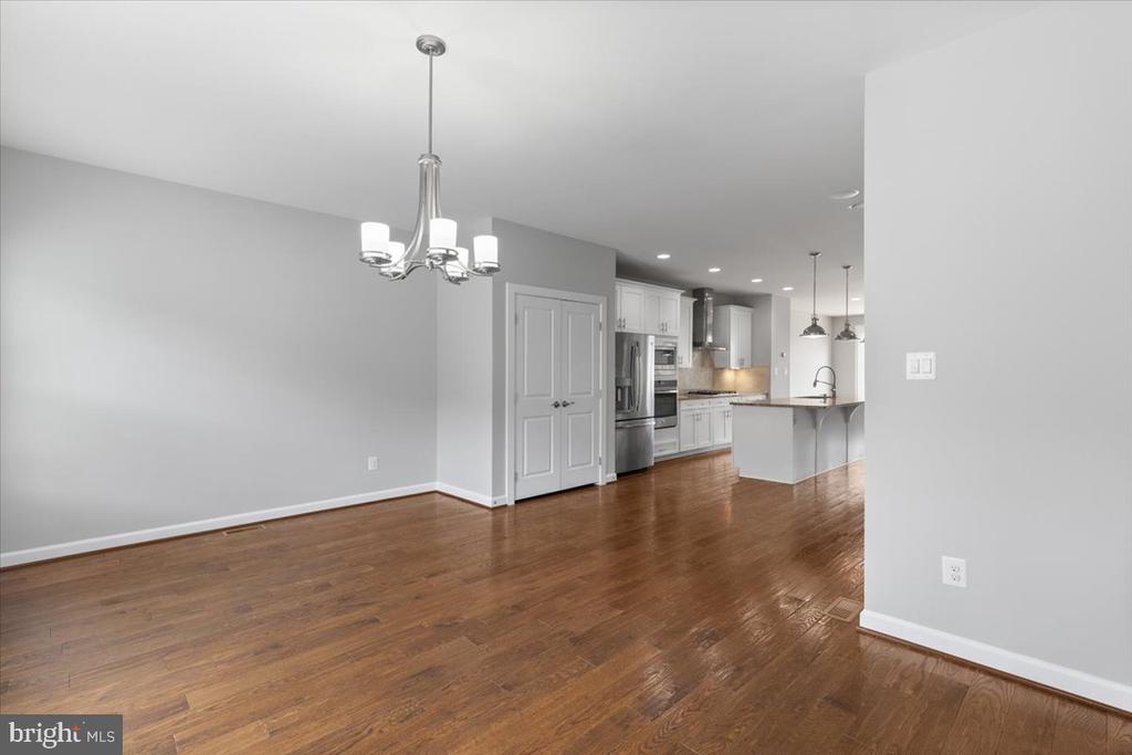 3117 SUNDROPS COURT