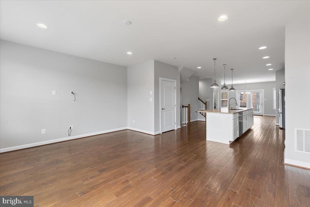 3117 SUNDROPS COURT