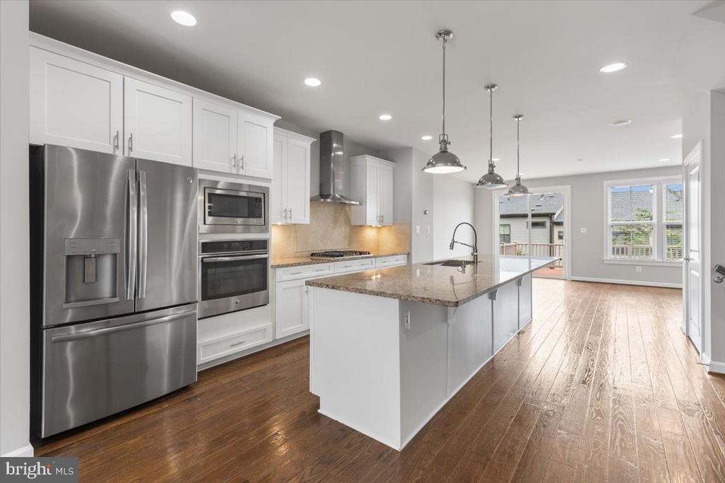 3117 SUNDROPS COURT