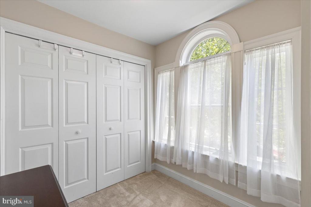 3285 WILLOW GLEN DRIVE