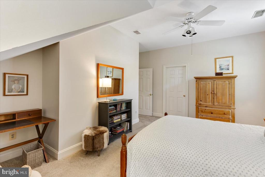 3285 WILLOW GLEN DRIVE