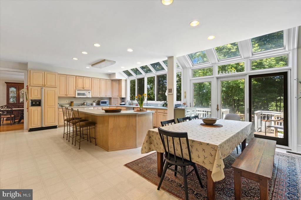 3285 WILLOW GLEN DRIVE