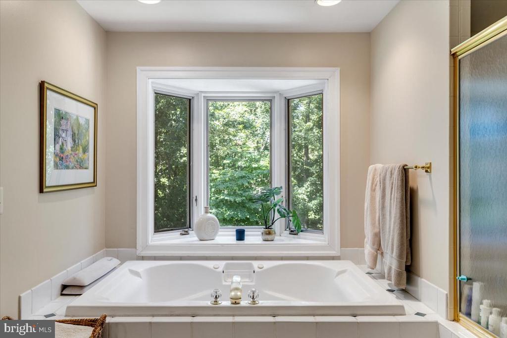 3285 WILLOW GLEN DRIVE