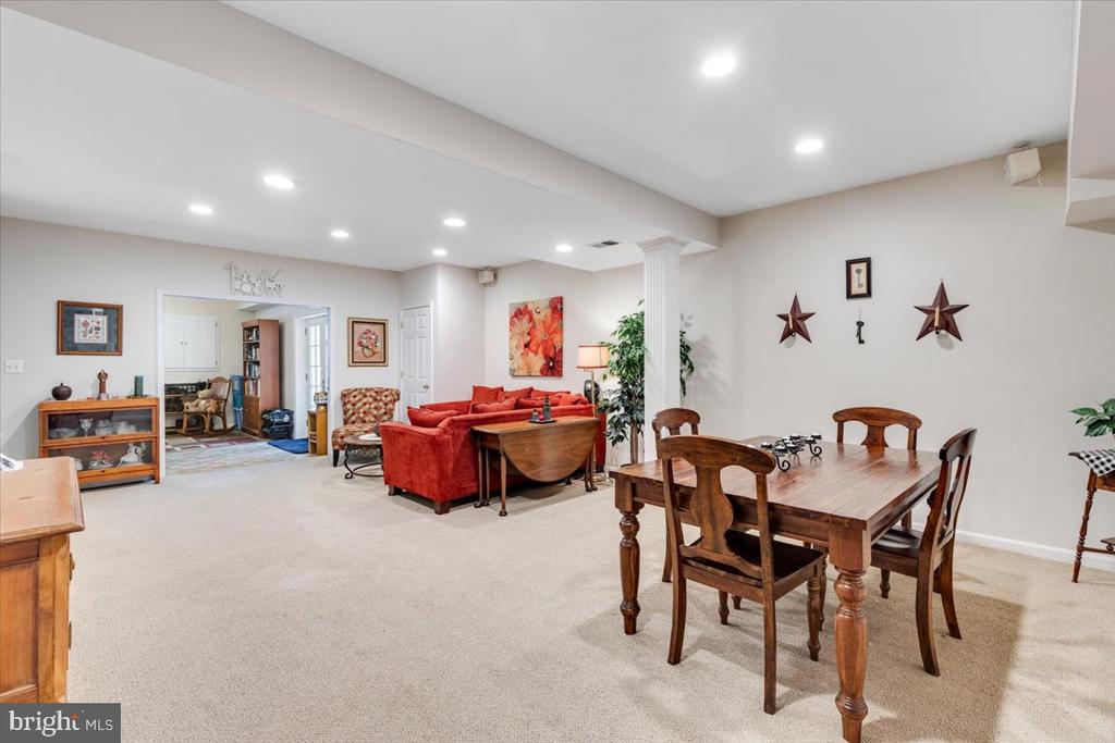 3285 WILLOW GLEN DRIVE