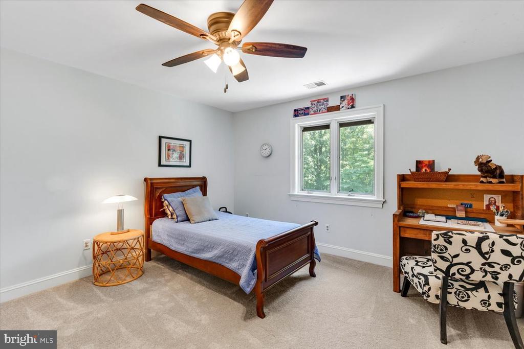3285 WILLOW GLEN DRIVE