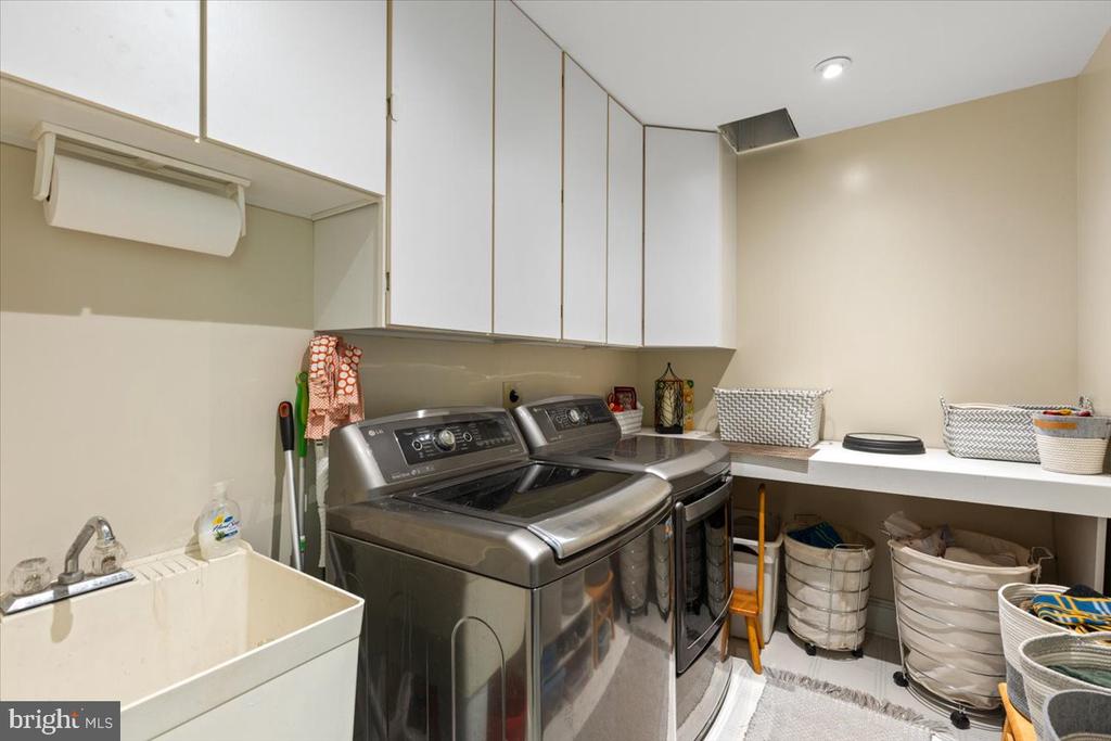 3285 WILLOW GLEN DRIVE