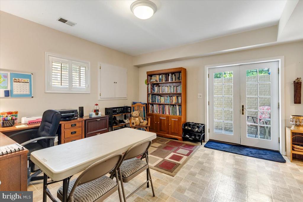 3285 WILLOW GLEN DRIVE