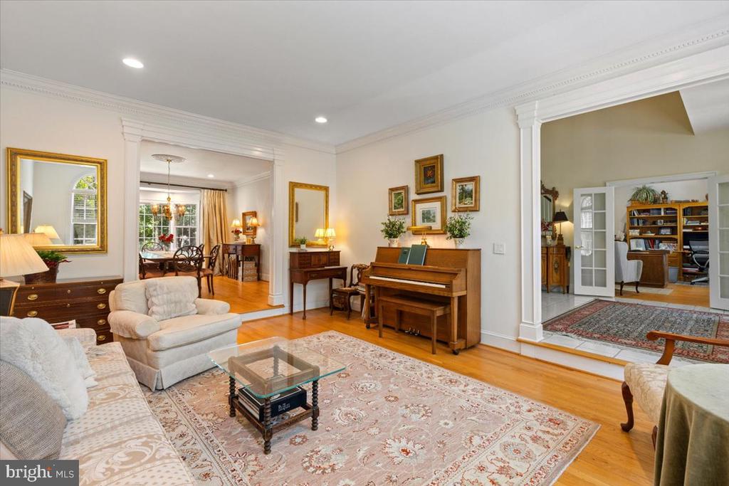 3285 WILLOW GLEN DRIVE