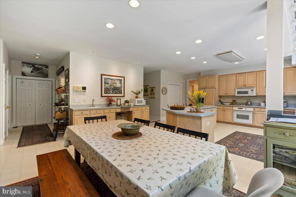 3285 WILLOW GLEN DRIVE