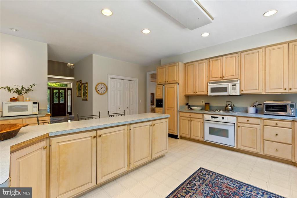 3285 WILLOW GLEN DRIVE