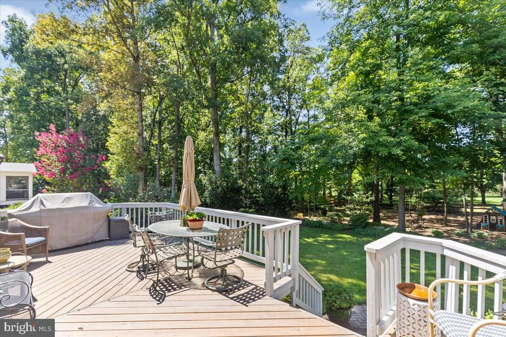 3285 WILLOW GLEN DRIVE