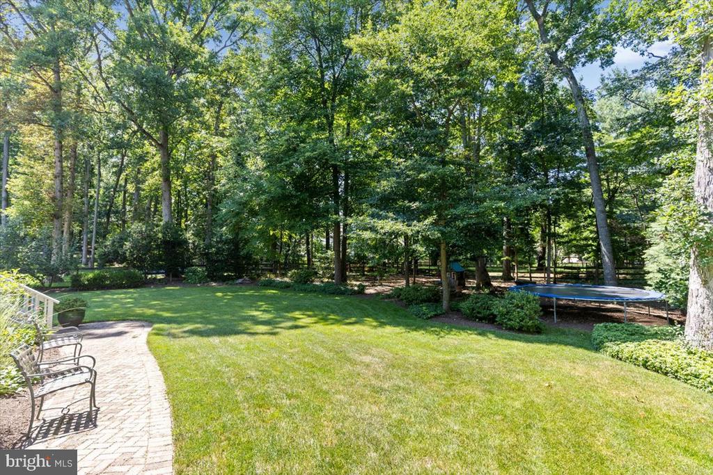 3285 WILLOW GLEN DRIVE