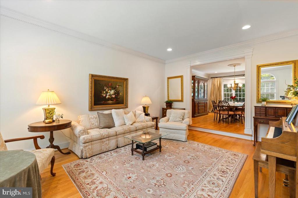 3285 WILLOW GLEN DRIVE