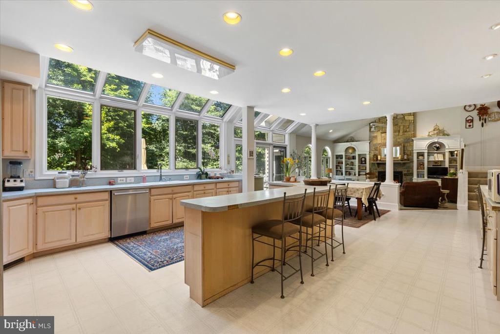 3285 WILLOW GLEN DRIVE
