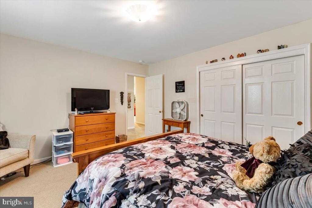 3285 WILLOW GLEN DRIVE