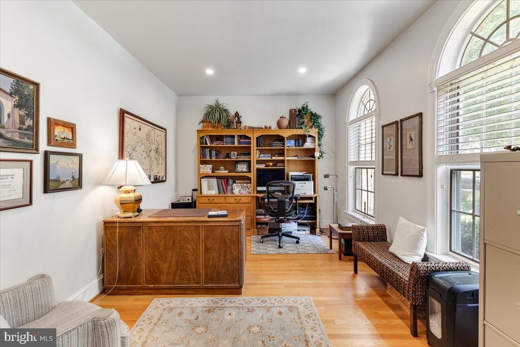 3285 WILLOW GLEN DRIVE
