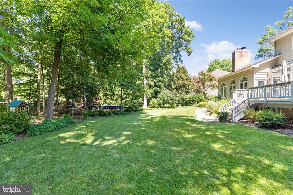 3285 WILLOW GLEN DRIVE