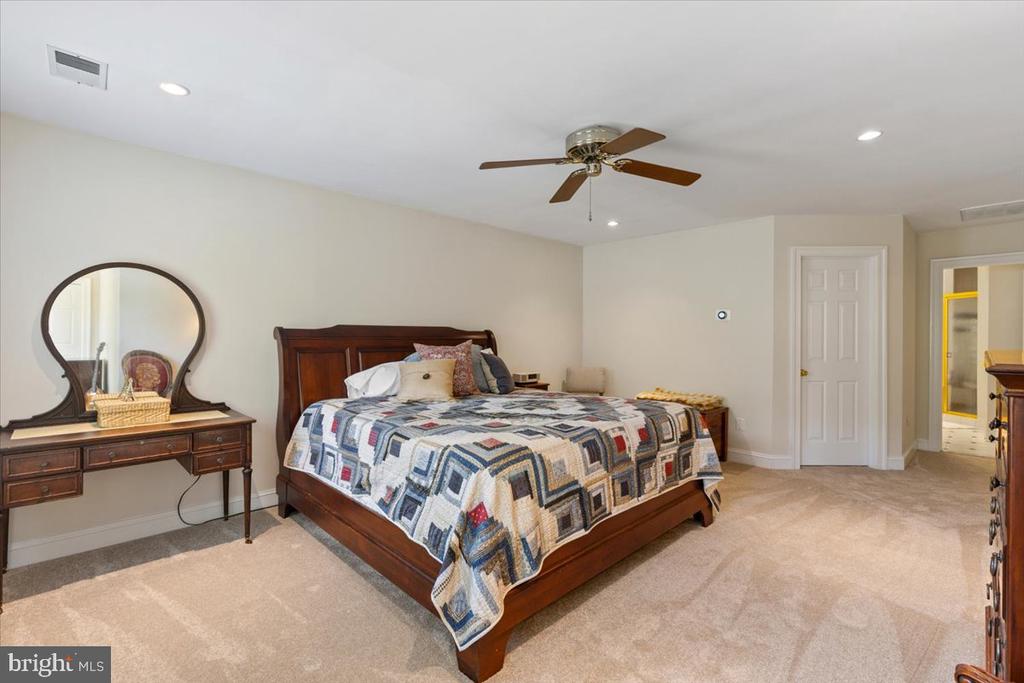 3285 WILLOW GLEN DRIVE