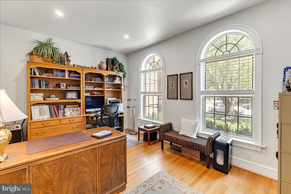 3285 WILLOW GLEN DRIVE