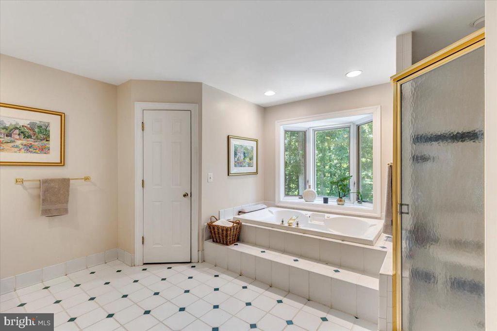 3285 WILLOW GLEN DRIVE