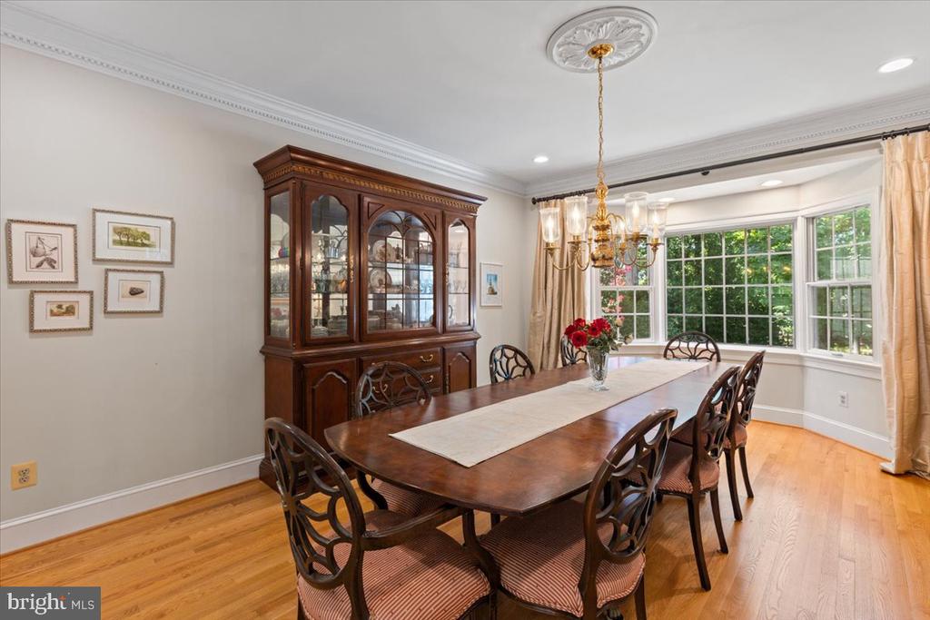 3285 WILLOW GLEN DRIVE