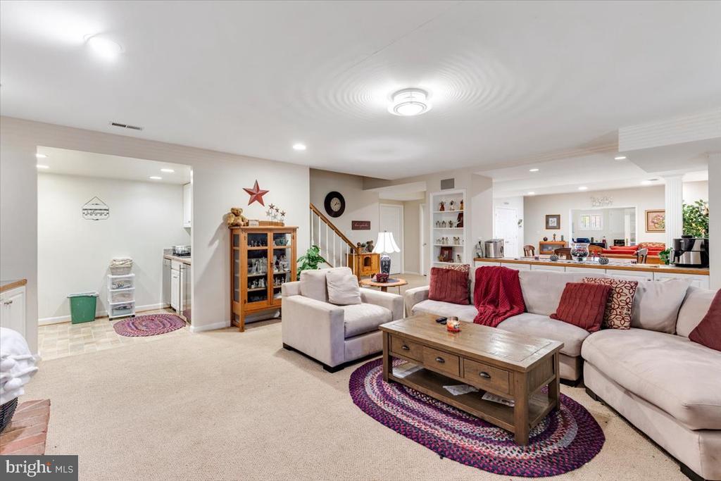 3285 WILLOW GLEN DRIVE