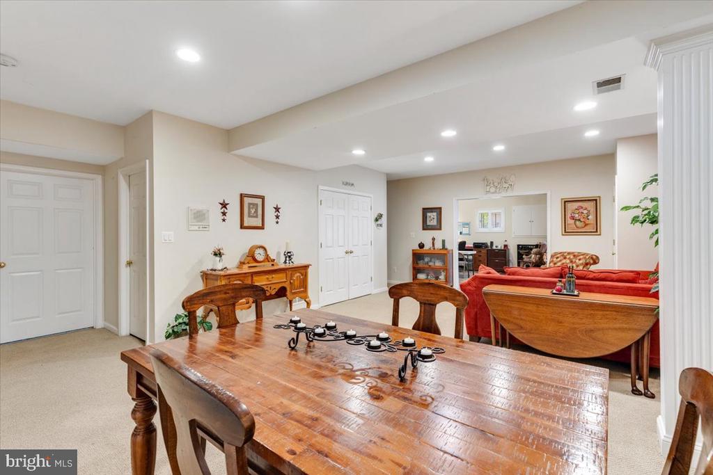 3285 WILLOW GLEN DRIVE
