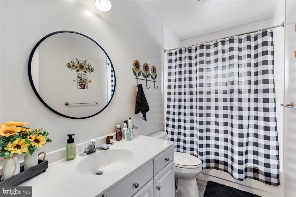 3285 WILLOW GLEN DRIVE