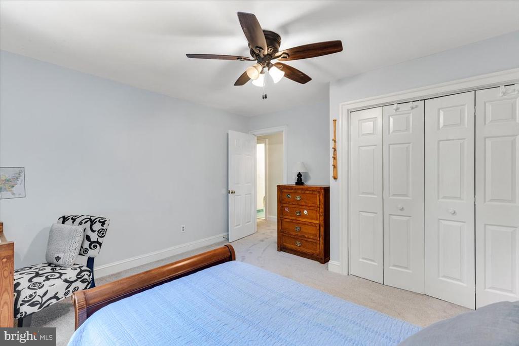 3285 WILLOW GLEN DRIVE